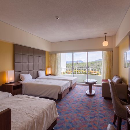 אונה Okinawa Kariyushi Beach Resort Ocean Spa מראה חיצוני תמונה