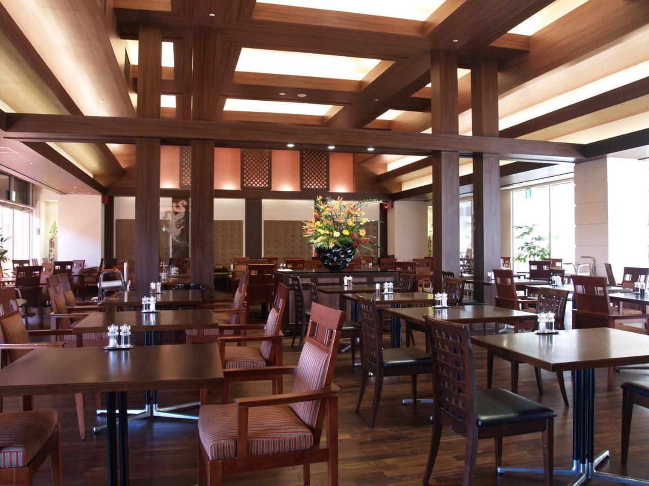אונה Okinawa Kariyushi Beach Resort Ocean Spa מראה חיצוני תמונה